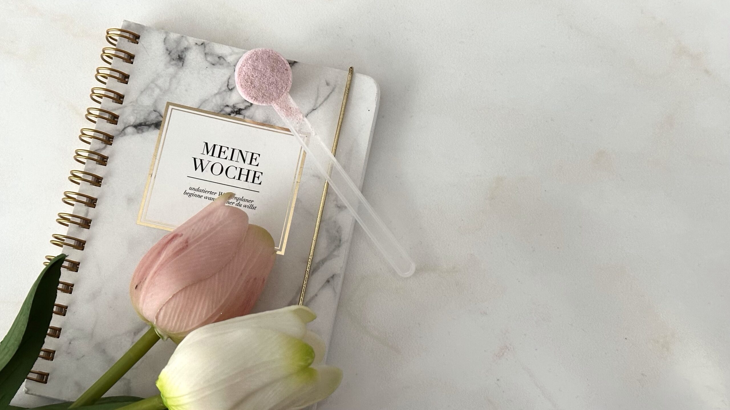 Routine mit Blumen und Probiotika